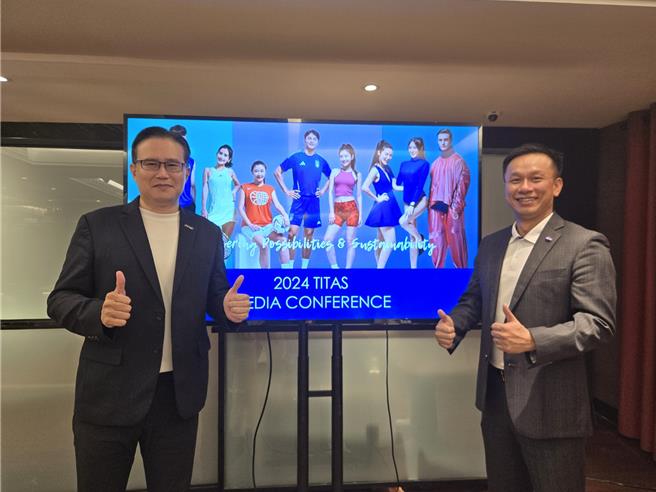 遠東新化纖總部副總經理黃全億（左）與明基機能織材事業處長李冠緯（右）。（黃琮淵攝）