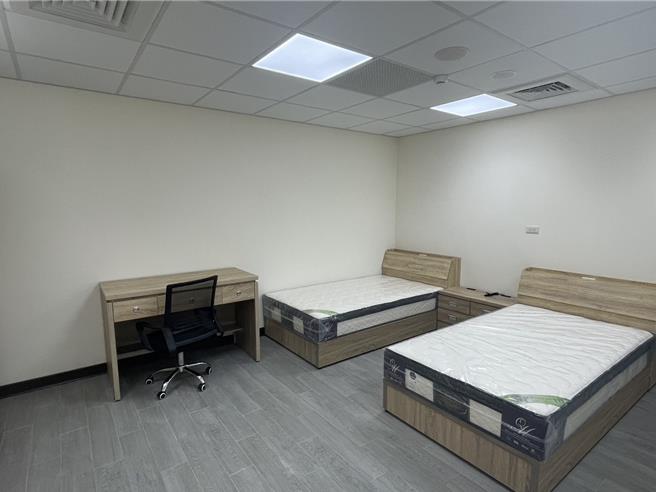 桃園市中壢警分局仁愛派出所建築老舊，因鑑定有安全疑慮進行拆除重建，歷經2年工期於26日落成啟用。(呂筱蟬攝)