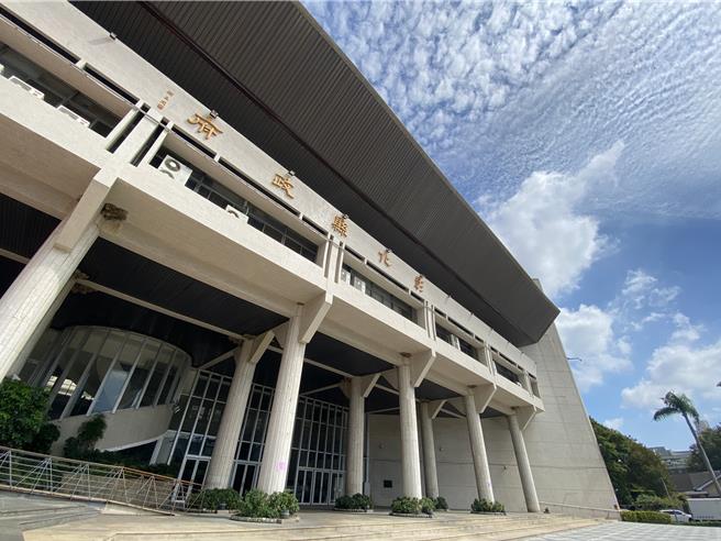 彰化县政府为提升公共建筑物的安全性与耐震性能，将于10月1日进行第一办公大楼耐震补强工程。（孙英哲摄）