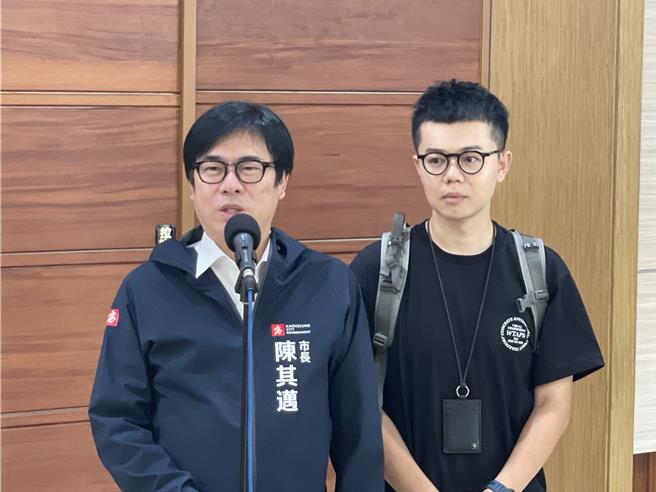 高铁南延案备受关注，高雄市长陈其迈忧心高雄车站再挖10年恐对商圈和交通造成衝击。（洪浩轩摄）