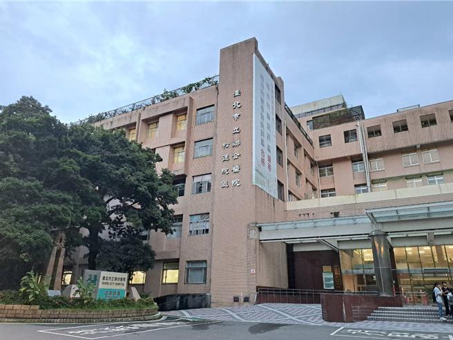台北市信义区松友里民陈情，台北市立联合医院松德院区未向当地居民说明告知，就评估计画迁移至山下松德大楼。（温予菱摄）