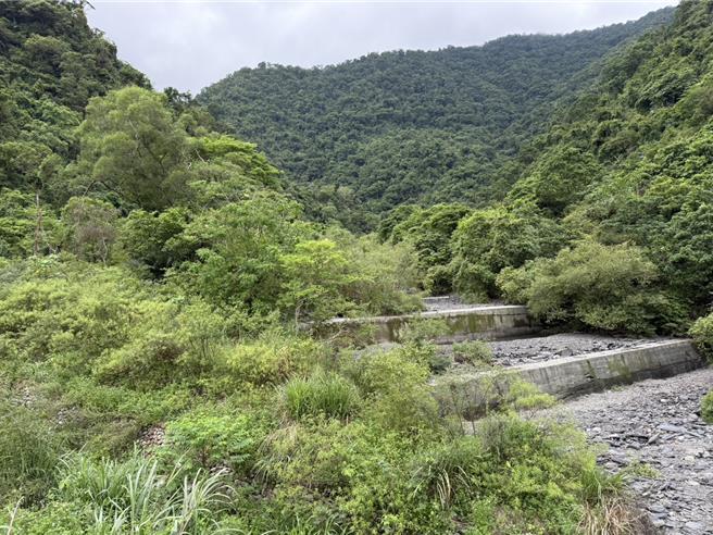 新寮瀑布24日先封闭步道，预计10月2日重新开放。（吴佩蓉摄）