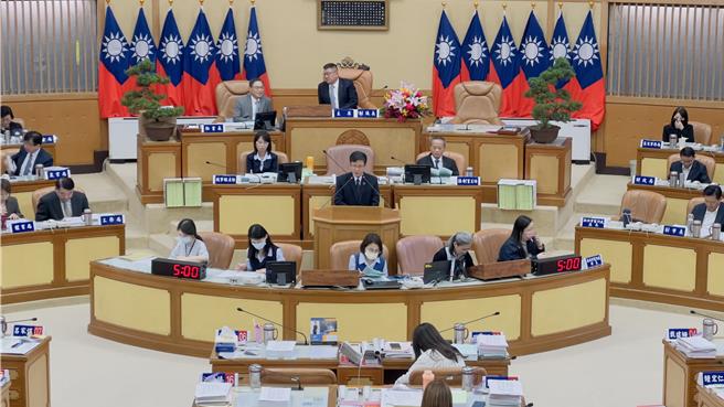 审计部新北审计处长张锡胧今赴新北市议会报告市府2023年总决算及执行情形。（吕健豪摄）