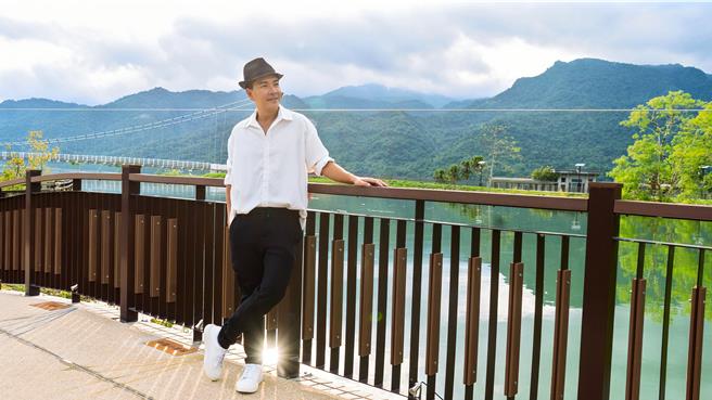 飾演「蔡明憲」醫師的王傳一再度回到《在光裏的人》拍攝地大埔參加首映會。（大愛電視提供）