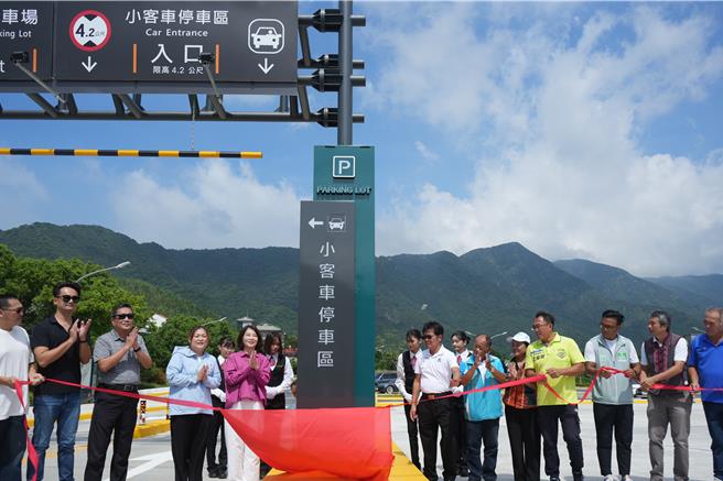 屏东县长周春米26日指出，内政部承诺垦管处将会做重大调整，县府也会持续多角度行销恒春半岛的观光。（谢佳潾摄）