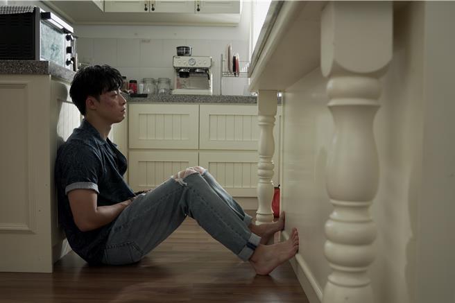 宗子杰在《流氓驅魔師》入戲哭到崩潰，全劇組跟著一起哭。（威視電影提供）