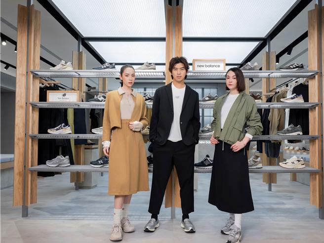 林奕岚（左起）、陈柏霖、张榕容26日下台中出席活动。（New Balance提供）