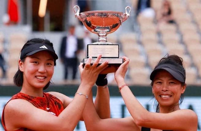 曾在2023年法网拿到冠军的「海峡组合」王欣瑜/谢淑薇在2024年中网再度联手出击。( 图／新浪网）