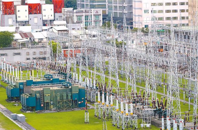 立法院尚未同意补给台电千亿预算，经济部已拟定10月电价调涨。(本报资料照)