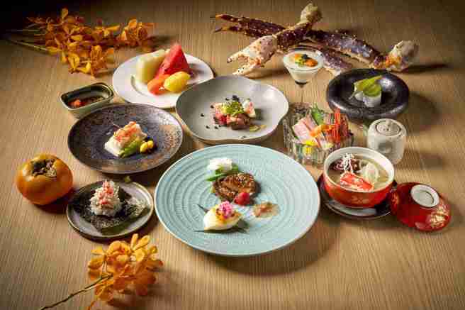 顺园秋蟹套餐《旬蟹知秋》以日本帝王蟹为主轴，匠心打造9道时令美馔。(福容饭店提供)