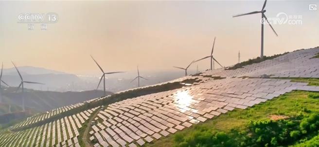 陸新能源發電裝機占比超過40％。（大陸央視）