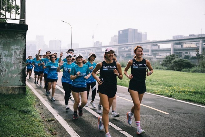 富邦金控上半年与品牌伙伴Garmin、街头路跑合作推出跑聚活动，10月6日也将与运动品牌PUMA联名推出Upcycling RUN限额免费跑聚，邀请民眾让每一步都算「树」，一起为健康及台湾绿色永续努力！(富邦金控提供)