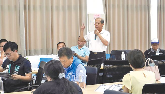 台水第3區處25日辦理鳳山溪流域自來水水質水量保護區畫設座談會，相關座談會已辦理5次，民眾仍然有聽沒有懂。（邱立雅攝）