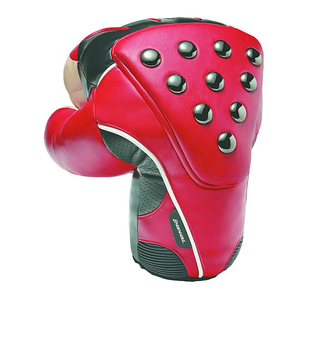 GENTLE  MONSTER X TEKKEN 8联名系列拳击手套。（GENTLE MONSTER提供）