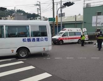 台中又傳巴士死亡車禍！名校校車撞電動二輪車 老婦爆頭慘死