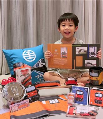 台铁E500电力机车9／30上线 纪念套卡限量发售「卖完即绝版」