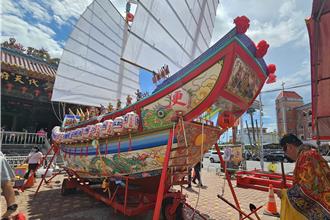 屏縣東港迎王28日登場 南州王船彩繪稻田暖身