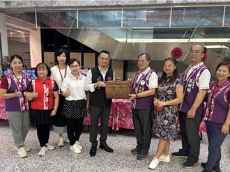 桃园大园展出客家古物 区长以「鸡龛」劝人不要贪