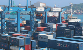 8月景氣燈號轉亮紅燈 國發會示警4項不確定因素