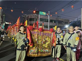 台中丰原镇清宫遶境到大甲妈 千名信徒紧跟从早走到晚