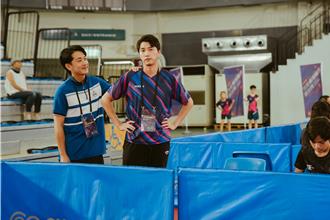 江宏傑首演電影化身魔鬼教練 戲外與施名帥尬桌球竟慘輸