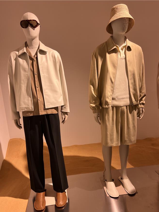 Sandro男装中则看到不少以不同材质堆迭出视觉丰盈度的作品。（黄唯淯摄）