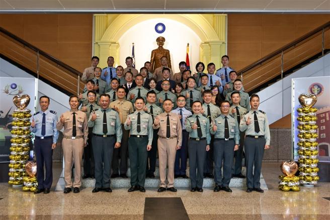  國防大學昨日舉行「民國113年教師節表揚大會 」，向長期投入教育、辛勤耕耘的教職員表達敬意。（記者謝承宏攝）