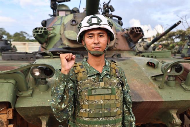 戰2連連長吳上尉。（記者劉宸瑋攝）