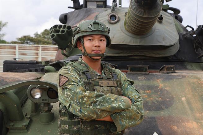 戰1連副車長吳丞偉中士。（記者劉宸瑋攝）