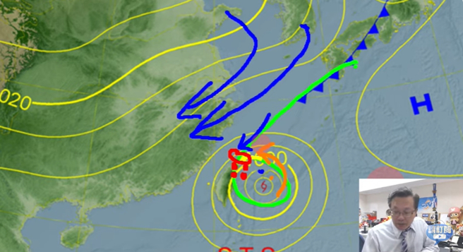 北方冷空氣下來（藍色箭頭），颱風將暖濕水氣帶上來（橘色箭頭），交會處產生共伴效應，出現強降雨。（翻攝戴老師說天氣時間YouTube）