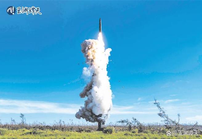 玉渊谭天解密这张洲际弹道飞弹发射现场图细节。（玉渊谭天）