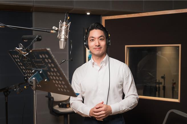 蒋万安为教师节公益单曲〈2024谢谢老师〉献声。（关怀台湾文教基金会提供）