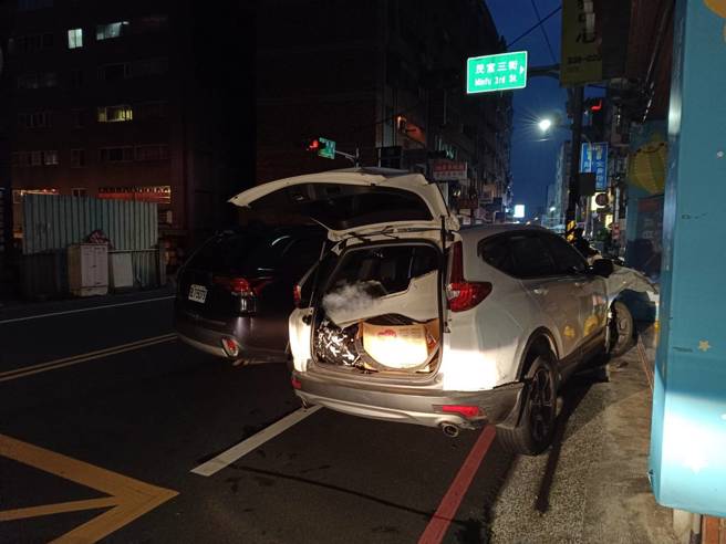 34歲徐姓駕駛拒檢逃逸，警方以強制手段將其逼停，最終將徐男制伏逮捕。（圖警方提供／簡銘柱翻攝）