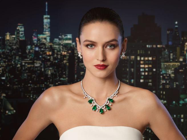 海瑞温斯顿New York系列Cathedral祖母绿宝石钻石项炼，祖母绿总重逾65克拉 。（Harry Winston提供）