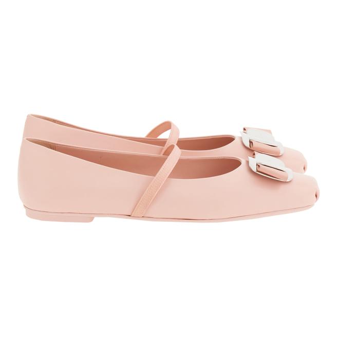 .FERRAGAMO粉色VARA蝴蝶結芭蕾舞鞋，2萬7900元。（FERRAGAMO 提供）