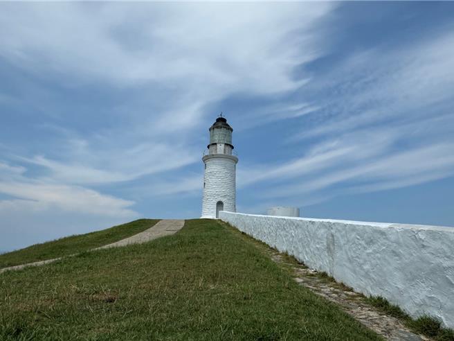 東犬燈塔又稱東莒島燈塔，為全台第一座花崗石砌的燈塔。（航港局提供／蔡明亘台北傳真）