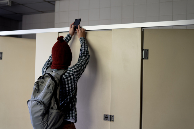 台北市一名29歲林姓男子，因潛入台北市某處女廁，持手機偷窺正在如廁的女子。（示意圖：shutterstock／達志）