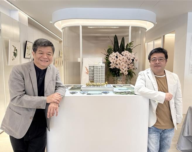 「裕翔织光」为危老改建案，以童谣《我家》为核心概念，在前面设计水流，象徵「我家门前有小河」印象。（业者提供）