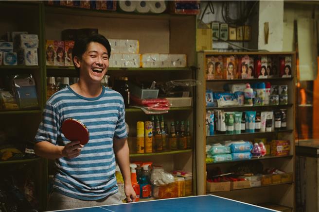 施名帥特地接受1個月的桌球密集訓練。（華納兄弟提供）