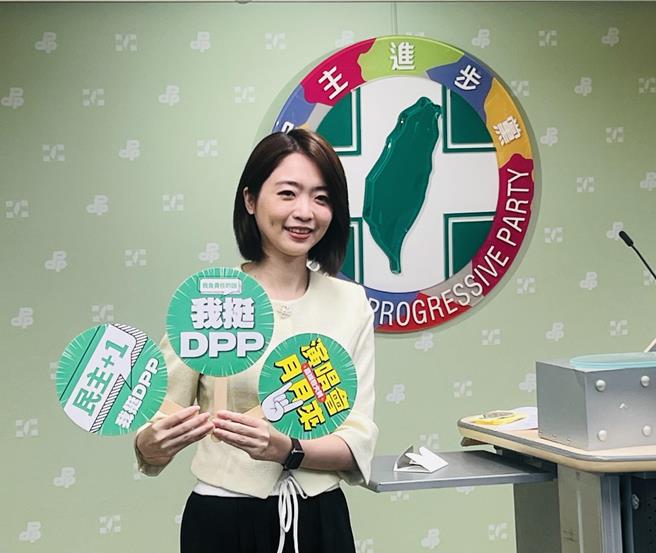 928入党签名会高雄登场 民进党公布前导影片与现场入党小物。曾薏苹摄