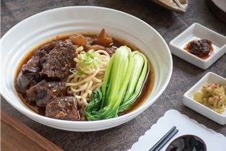 10月優惠！台北中山區牛肉麵買1送1 臭豆腐加皮蛋新品挑戰味蕾