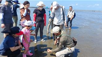 竹科員工家庭日 攜手清大環文系維護香山溼地生物多樣性