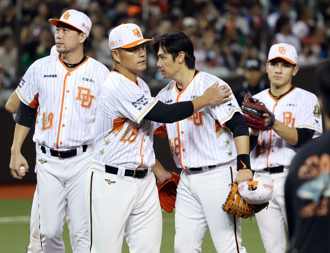 中職》打線遭封鎖潘威倫挑戰150勝失利 餅總：對他很抱歉