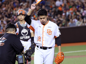 中職》潘威倫引退 盼留下18號鼓舞後進