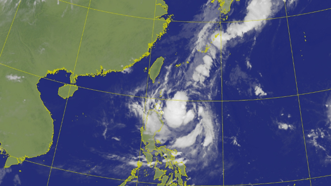 目前準山陀兒位在台屋東南方海域，以每小時10公里速度，向南南西進行。(圖／氣象署)