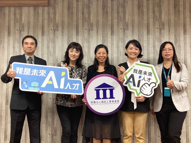 東吳大學人工智慧應用研究中心與資策會簽署合作協議，將共同推動人工智慧應用研究，東吳大學代表及資策會教研所代表合影。東吳大學提供