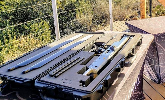 「Ghost」系列在设计时已考量到快速部署需求，可以盒装方式收纳，并快速组装，具备灵活操作弹性。（取自Anduril「X」）