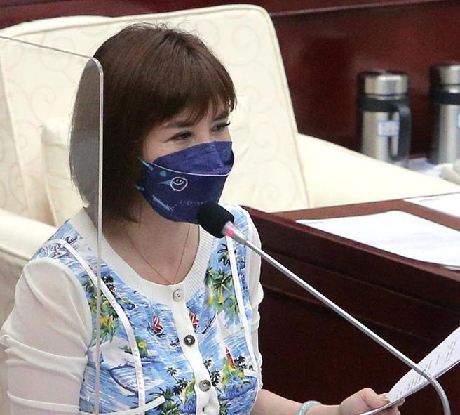 農業部和教育部今年9月起在國小推動「班班喝鮮乳」，不過國民黨台北市議員王欣儀接獲陳情，乳品廠商只負責將乳品配送到校，不負責分送各班，但校方又沒人力或冷藏設備，導致目前為止各校學生仍未能喝到鮮奶，要求中央不要「德政變災難」。（本報資料照片）