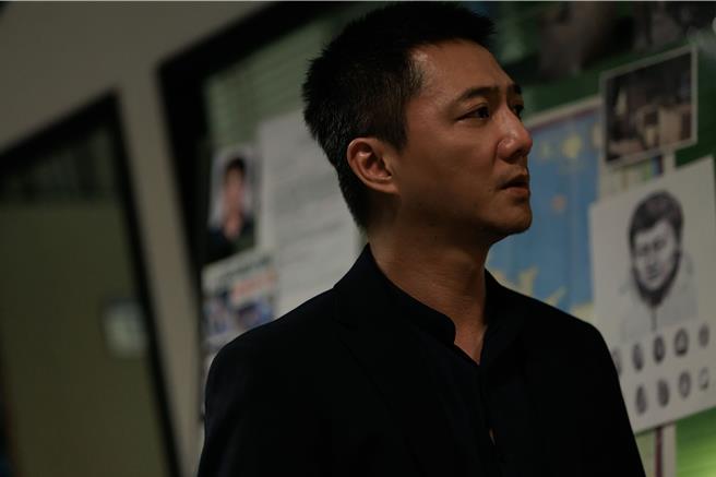 蓝苇华在剧中饰演警察。（公视台语台、华视提供）