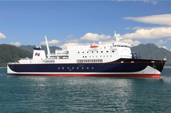 受颱风山陀儿影响，澎湖轮（见图）公告10月1日由澎湖县往高雄船班停航，下次开航航班为10月4日。（资料照片／航港局提供）